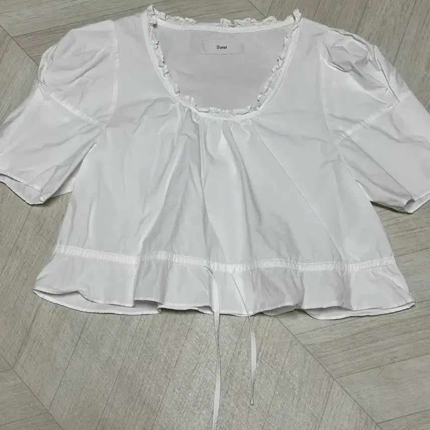 [SOLD OUT] 던스트 반팔 블라우스(정가 89,000원)