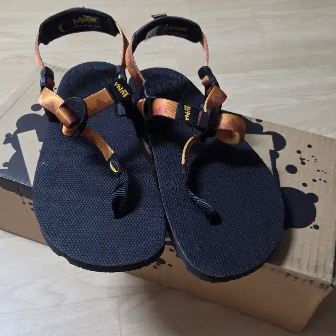 [BUNJANG] Luna Sandals Black/Orange Strap Sandals / 루나 샌들 블랙/오렌지 스트랩
