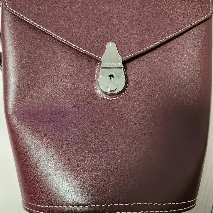 [BUNJANG] Calvin Klein Leather Bucket Bag / 캘빈클라인 레더 버킷백몇번 사용 안해서 사용감은 거의 없는데 보관하면