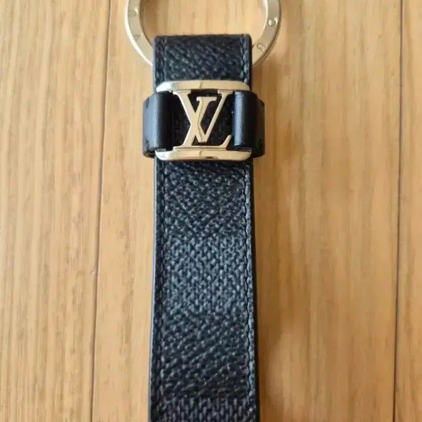[BUNJANG] 루이비통 LV 블랙 다미에키링입니다 / 루이비통 LV 블랙 다미에키링입니다