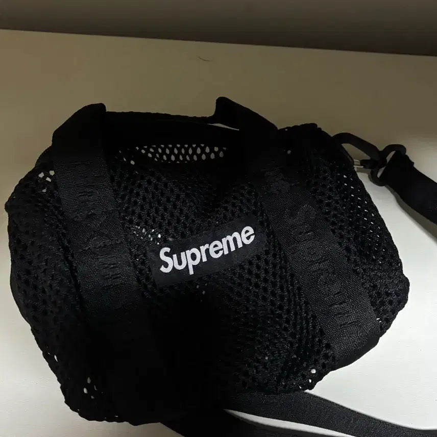 [SOLD OUT] 슈프림메쉬미니더플백