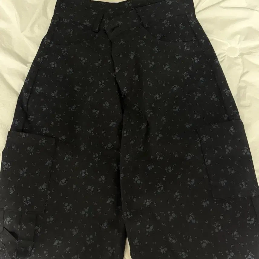 [BUNJANG] In &amp; Yang Harmony Floral Pattern Pants (Size 1) / 인앤양하모니 하나팬츠 1사이즈