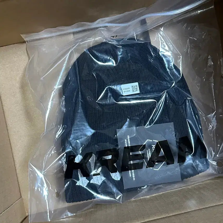 [SOLD OUT] 슈프림 올드 잉글리쉬 프린티드 비니 26ss