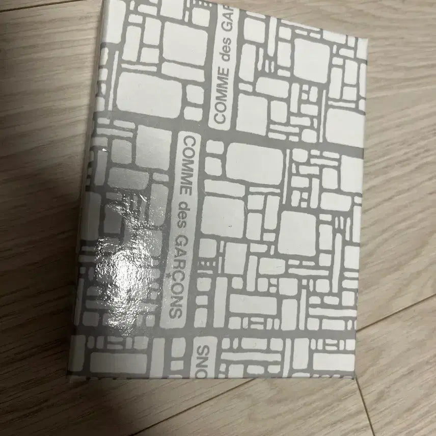 [SOLD OUT] 꼼데가르송 폴카닷 반지갑 그레이 새상품