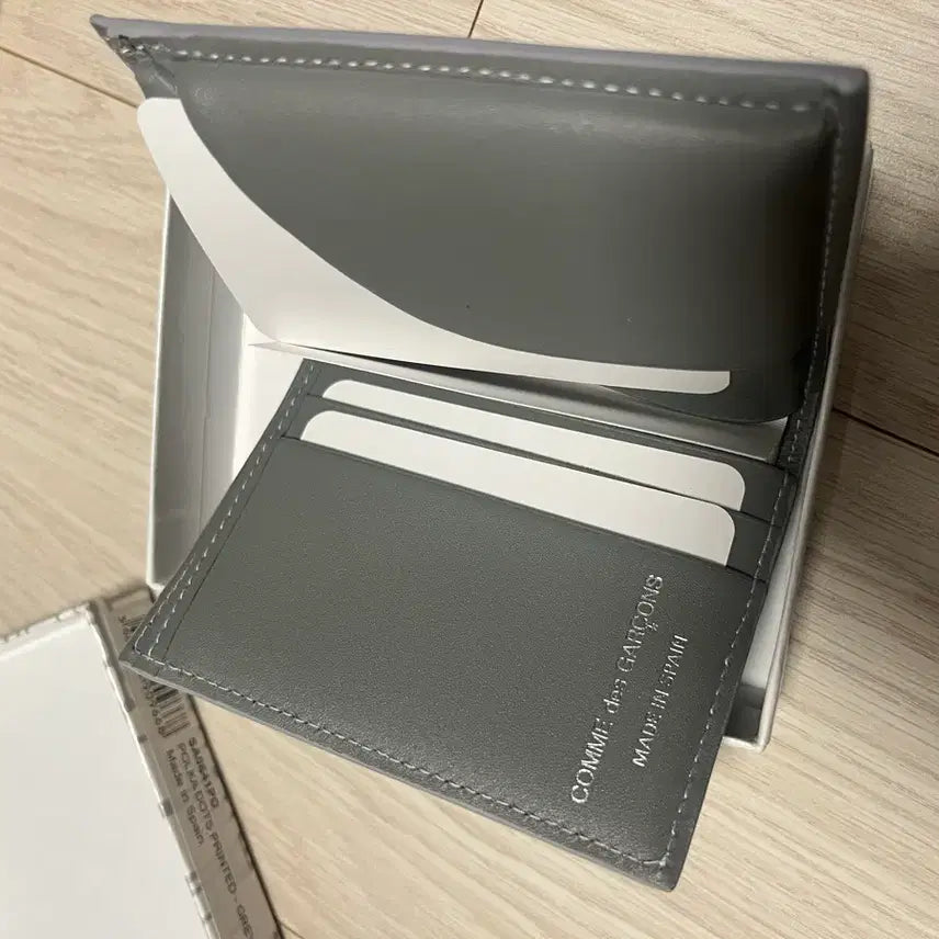 [SOLD OUT] 꼼데가르송 폴카닷 반지갑 그레이 새상품