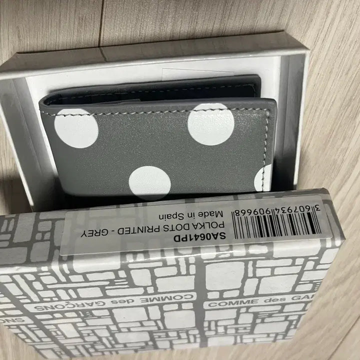 [SOLD OUT] 꼼데가르송 폴카닷 반지갑 그레이 새상품