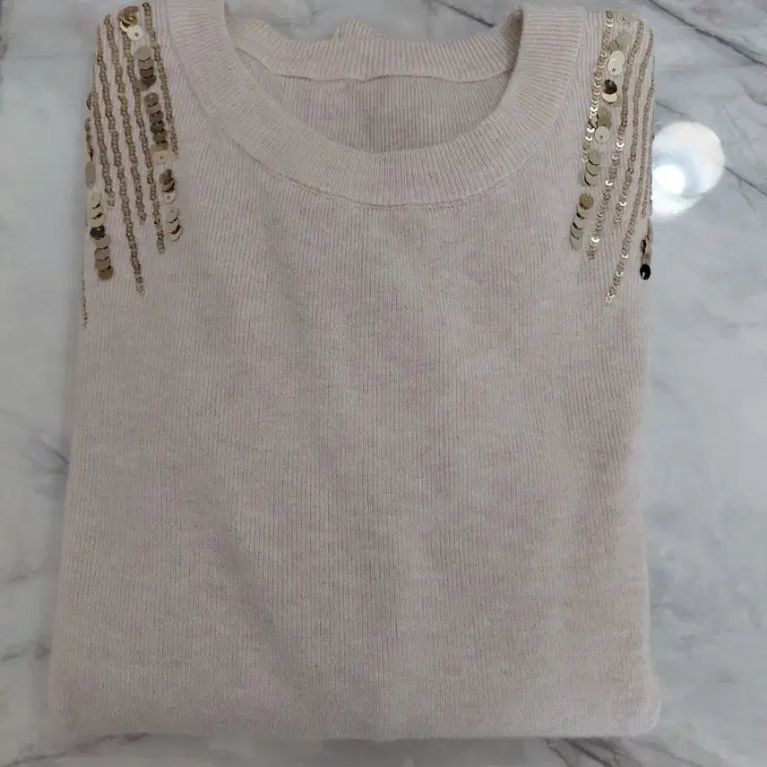[BUNJANG] Ivory Sequin Embellished Knit Top - New / 아이보리 스팽글 장식 니트~새상품