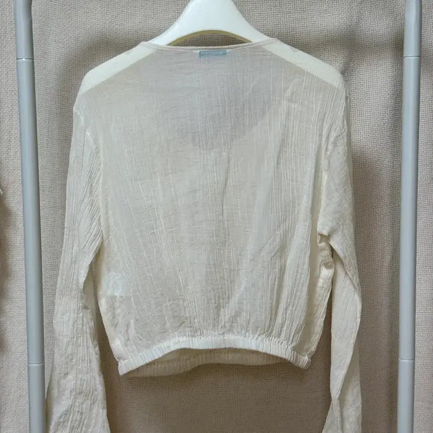 [BUNJANG] Tanat Banding Crop Blouse (Cream) / 타낫 밴딩 크롭 블라우스(크림)