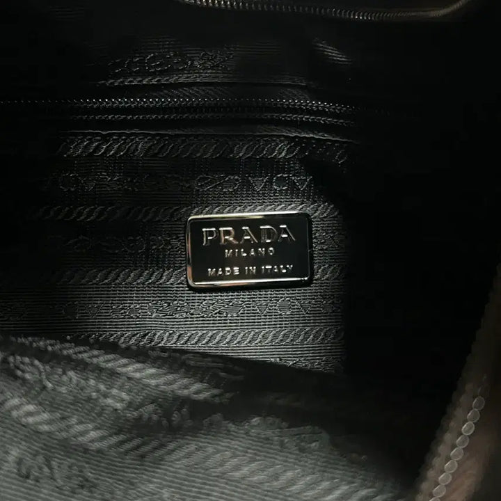 [SOLD OUT] 프라다 숄더백