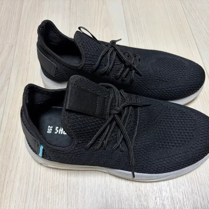 [BUNJANG] Black Mesh Sneakers Size 250 / 블랙 메쉬 운동화 250