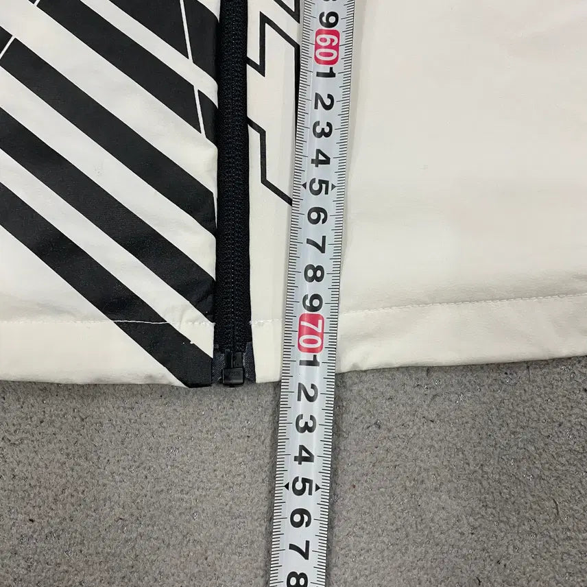 [SOLD OUT] 다이나핏 바람막이 100