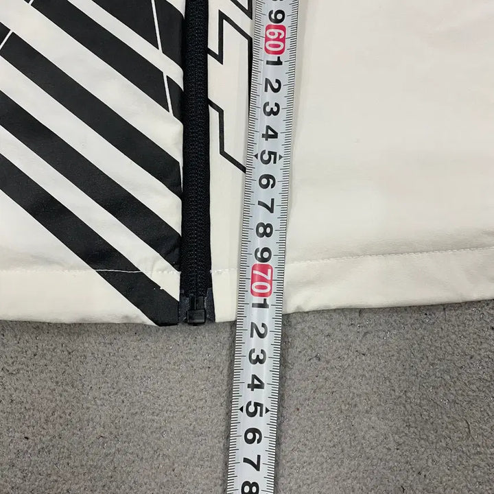 [SOLD OUT] 다이나핏 바람막이 100