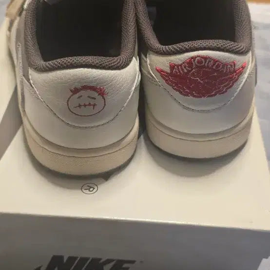 [BUNJANG] Travis Scott Reverse Mocha Sneakers / 트래비스캇 리버스모카 250