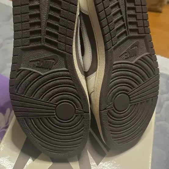 [BUNJANG] Travis Scott Reverse Mocha Sneakers / 트래비스캇 리버스모카 250