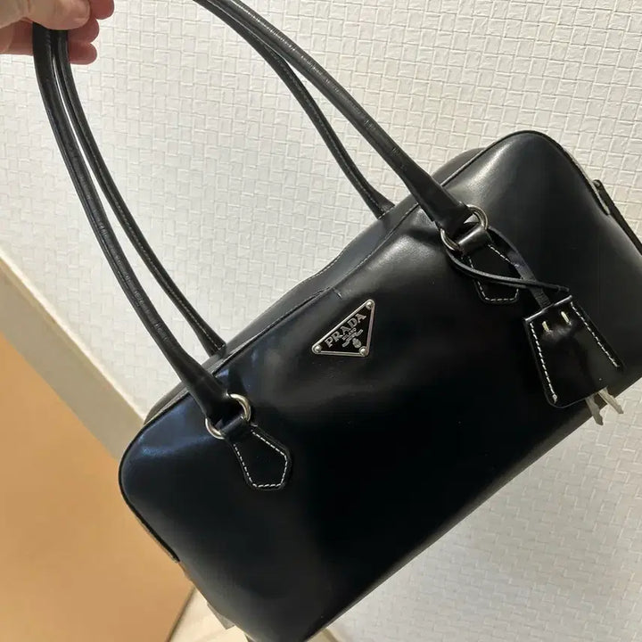 [SOLD OUT] 프라다 빈티지 레더 볼링백 토트백