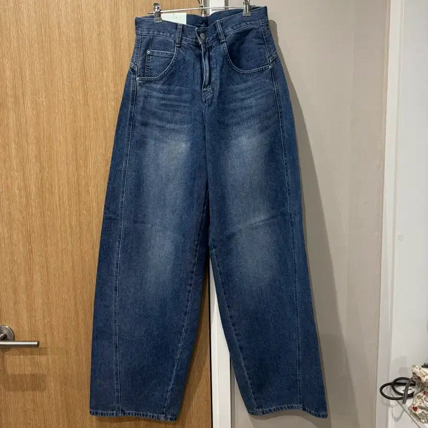 [SOLD OUT] 커브드 팬츠 새상품 미듐