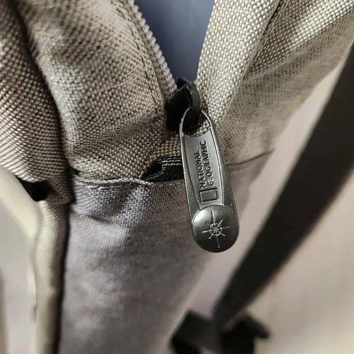 [BUNJANG] National Geographic Day Pack Laptop Backpack / 내셔널지오그래픽 DAY PACK 데이팩 노트북 백팩사용감 거의 없어요