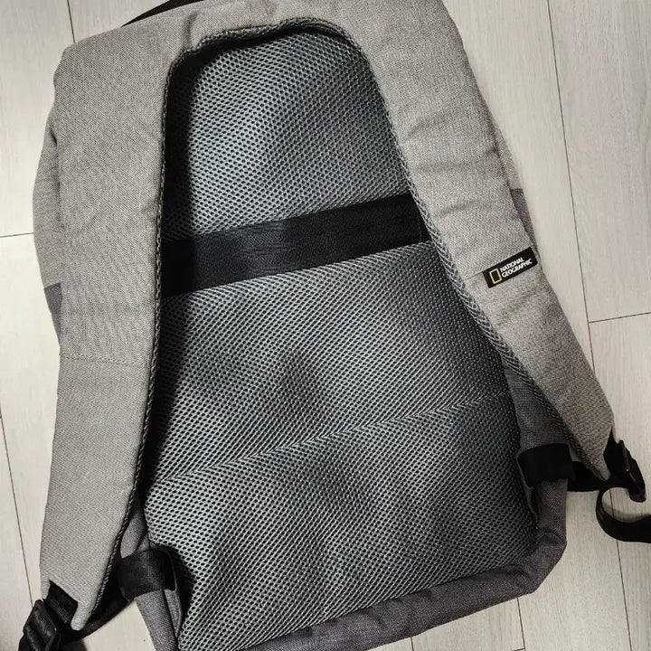 [BUNJANG] National Geographic Day Pack Laptop Backpack / 내셔널지오그래픽 DAY PACK 데이팩 노트북 백팩사용감 거의 없어요