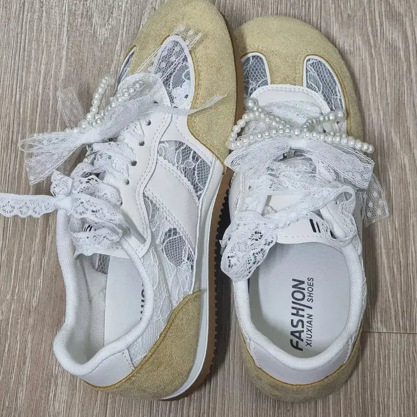 [BUNJANG] Lace Sneakers 235 New / 여성운동화 레이스운동화 235 새상품