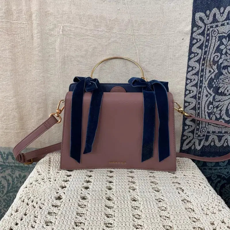 [BUNJANG] Charles &amp; Keith Velvet Bow Top Handle Bag / [F] 찰스앤키스 벨벳 보우 디테일 탑 핸들백 크로스백 가방