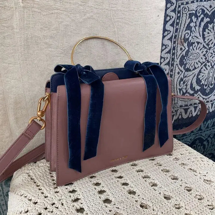[BUNJANG] Charles &amp; Keith Velvet Bow Top Handle Bag / [F] 찰스앤키스 벨벳 보우 디테일 탑 핸들백 크로스백 가방