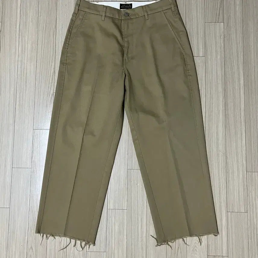 [SOLD OUT] 리바이스 치노 팬츠