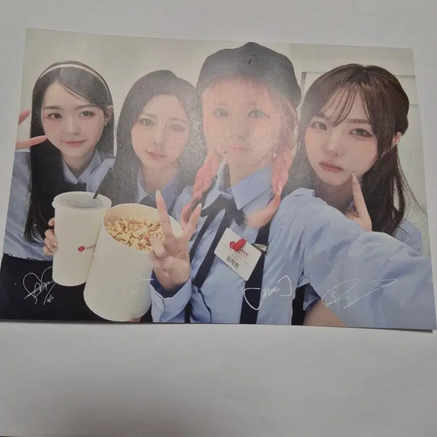 [BUNJANG] tripleS 07s Cinema Postcard / 트리플에스 07즈 영화관 엽서