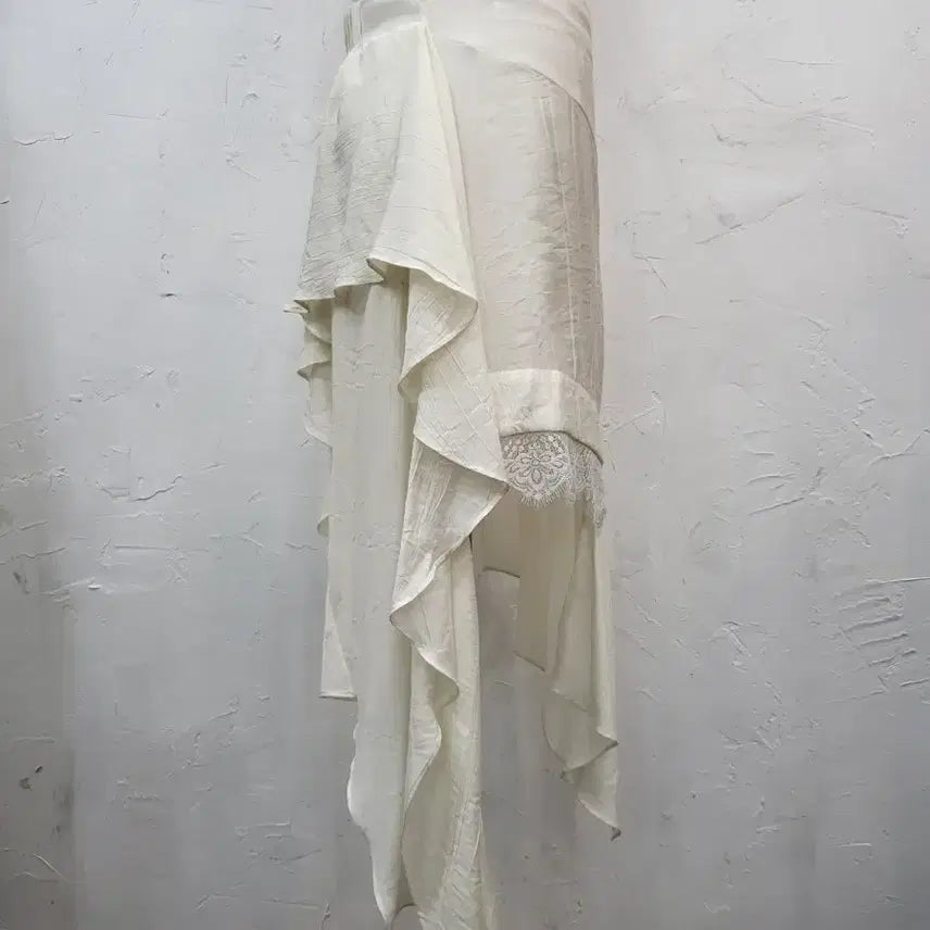 [BUNJANG] Ivory Asymmetrical Ruffle Lace Skirt - S / 아이보리 언발 캉캉 레이스 스커트S