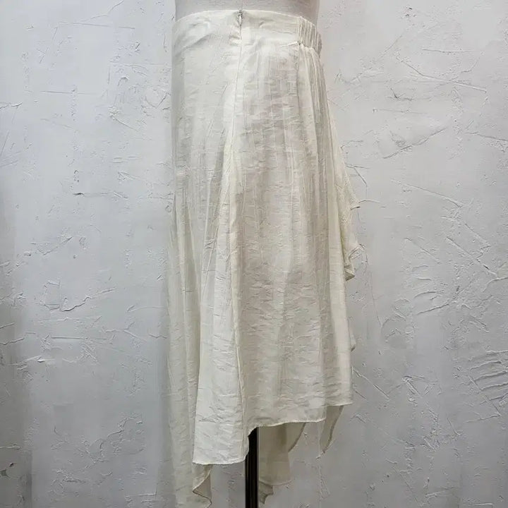 [BUNJANG] Ivory Asymmetrical Ruffle Lace Skirt - S / 아이보리 언발 캉캉 레이스 스커트S