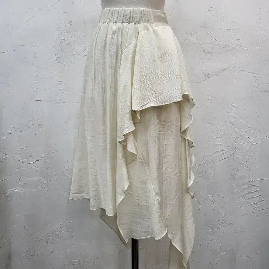 [BUNJANG] Ivory Asymmetrical Ruffle Lace Skirt - S / 아이보리 언발 캉캉 레이스 스커트S