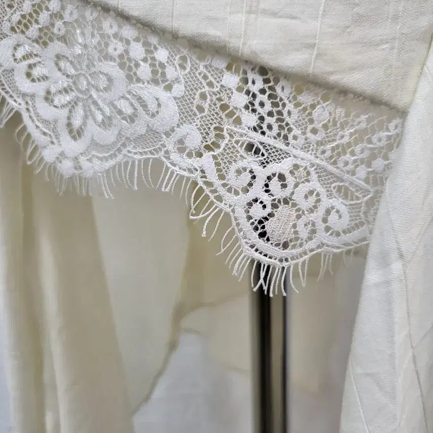 [BUNJANG] Ivory Asymmetrical Ruffle Lace Skirt - S / 아이보리 언발 캉캉 레이스 스커트S
