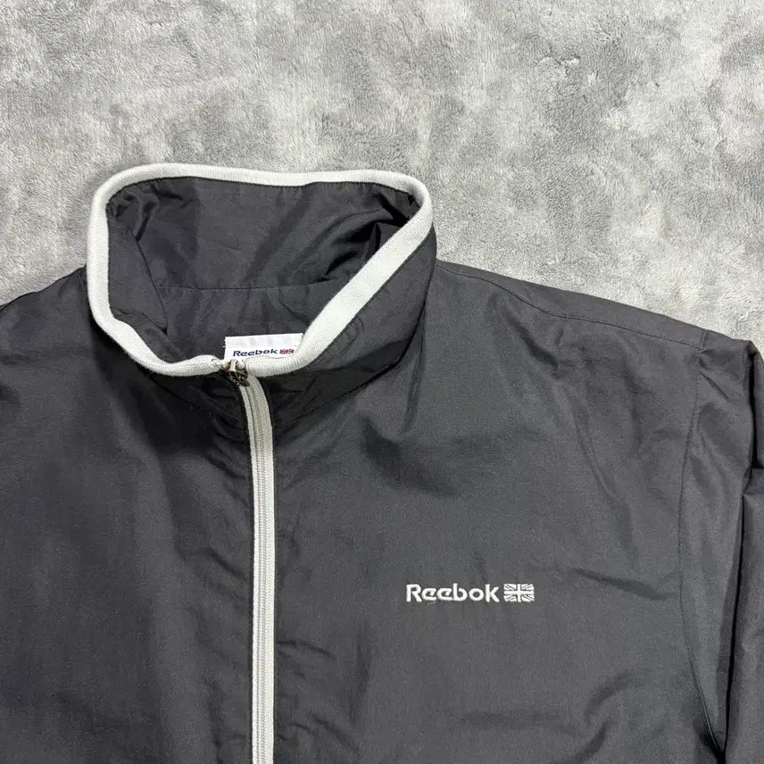 [BUNJANG] Reebok Vintage Black Windbreaker Jacket / 리복 빈티지 블랙 바람막이