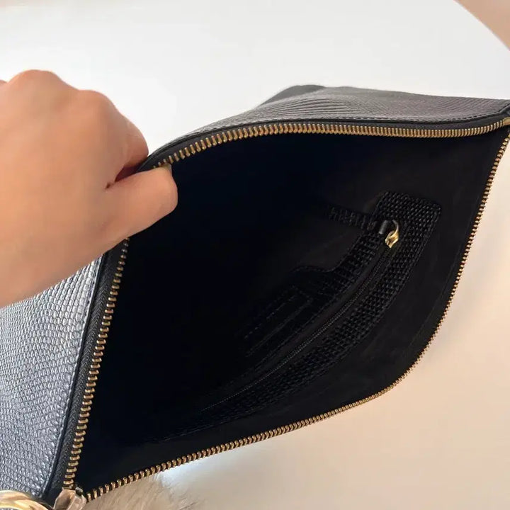 [BUNJANG] Black Lizard Texture Clutch with Pom-Pom Keyring / [실착5회/상태좋음] 블랙 리자드 텍스쳐 클러치 + 폼폼이키링