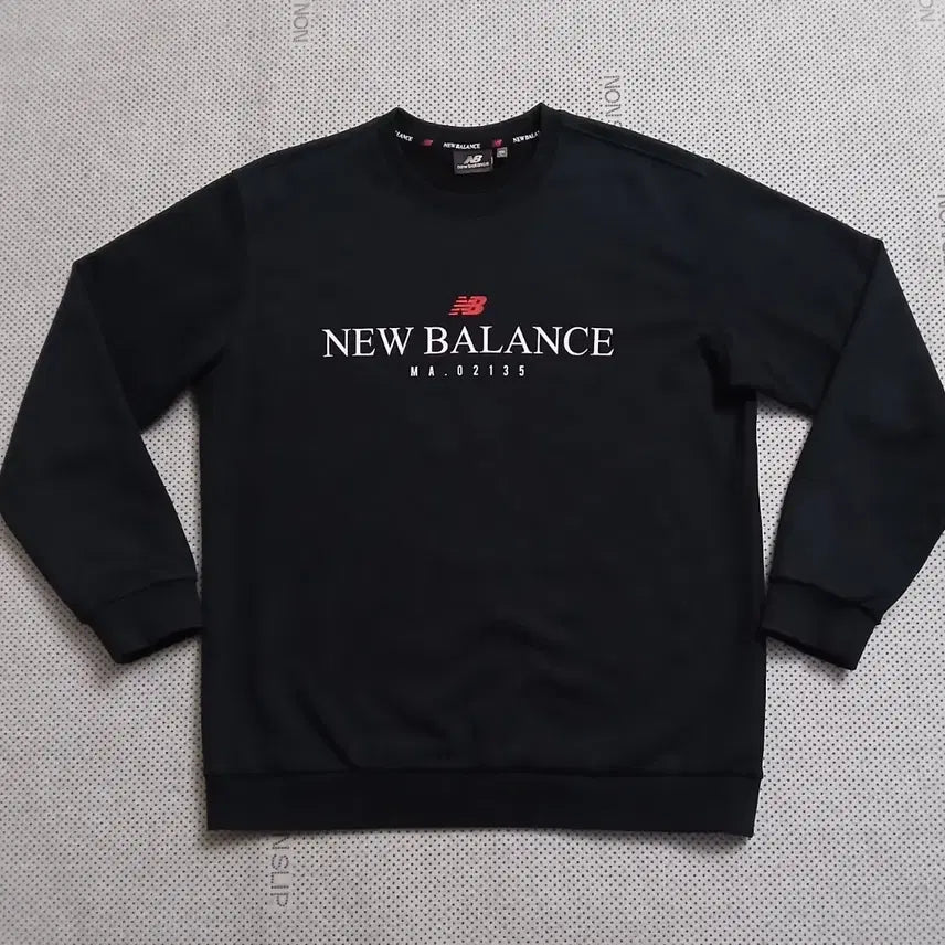 [SOLD OUT] 뉴발란스 블랙 맨투맨 티셔츠