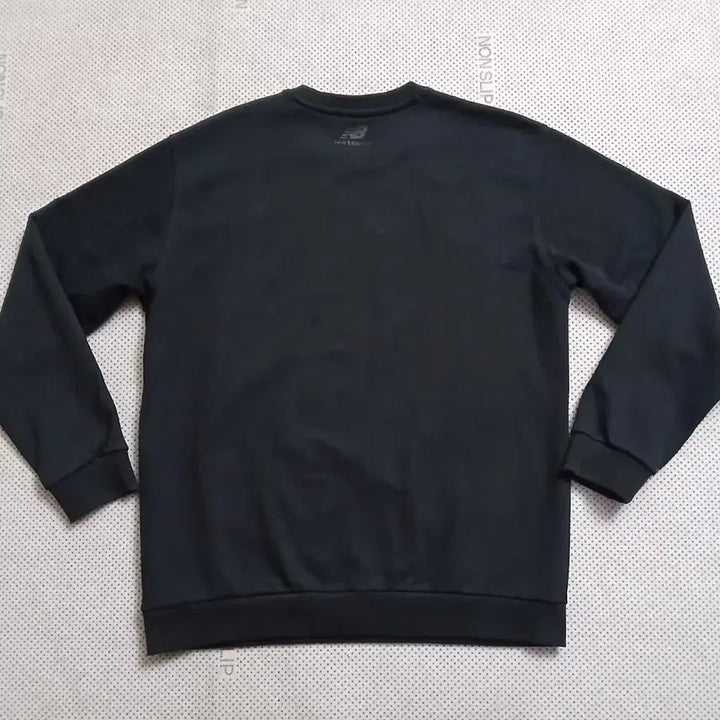 [SOLD OUT] 뉴발란스 블랙 맨투맨 티셔츠