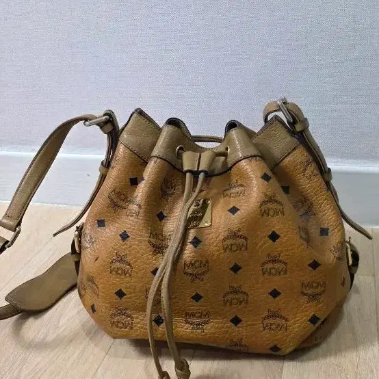 [BUNJANG] MCM Drawstring Shoulder Bag Brown / 엠씨엠MCM 복조리 가방 브라운 숄더백