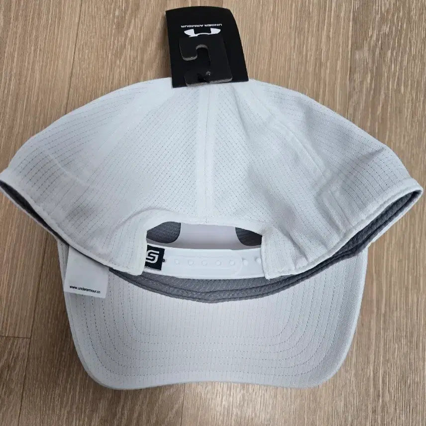 [SOLD OUT] 언더아머 화이트 볼캡 모자 새상품