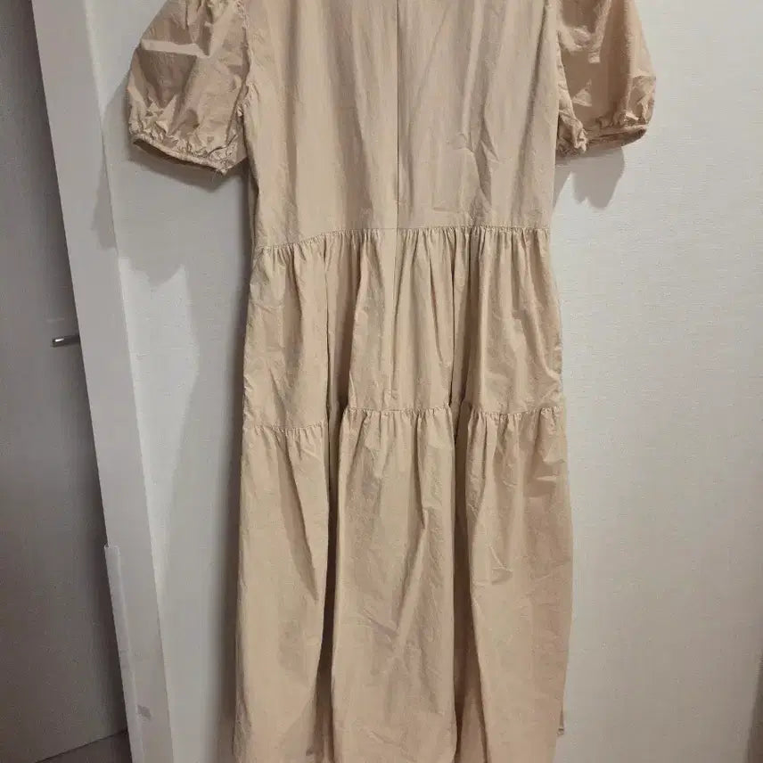 [BUNJANG] Objet Beige Puff Sleeve Dress / OBJET 베이지 퍼프 소매 원피스 free