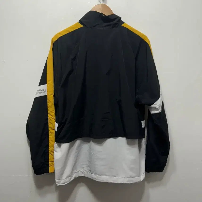 [BUNJANG] New Balance Black/Yellow Windbreaker Jacket M / 뉴발란스 블랙/옐로우 바람막이 자켓 M