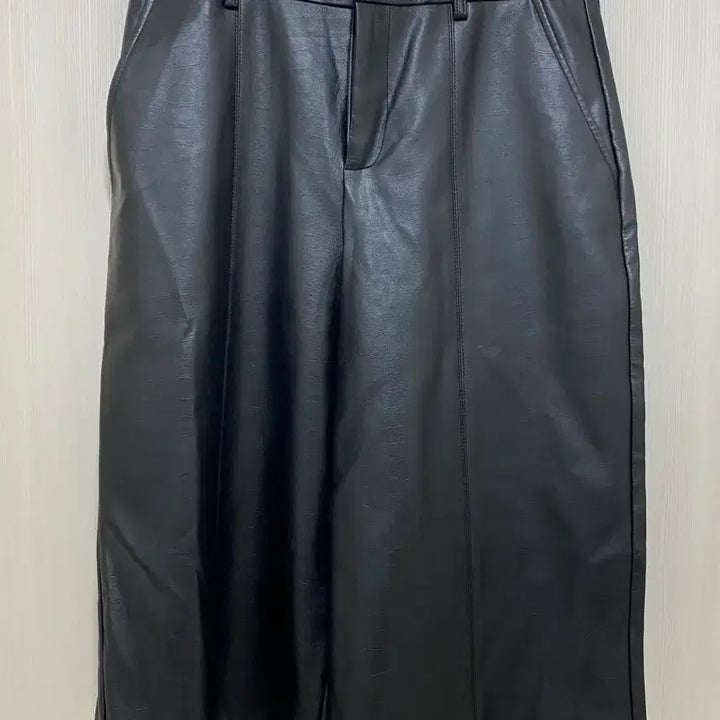 [BUNJANG] ZARA Black Leather Bermuda Shorts M / 자라(ZARA) 블랙 레더 5부바지 M