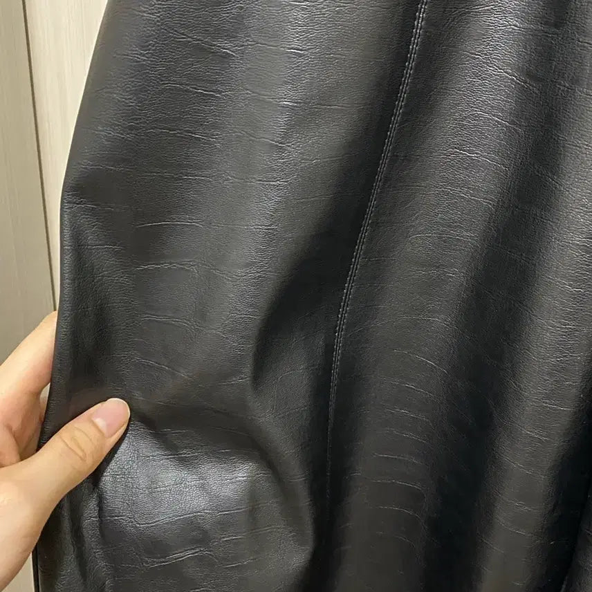[BUNJANG] ZARA Black Leather Bermuda Shorts M / 자라(ZARA) 블랙 레더 5부바지 M