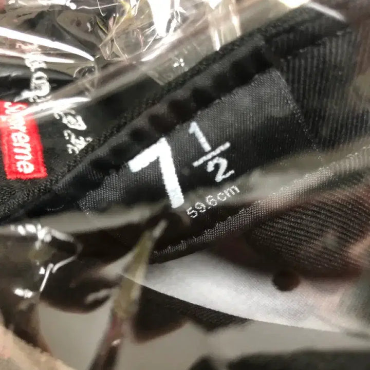 [BUNJANG] 슈프림 X 뉴에라 24SS 골드 크로스 S 로고 스냅백 블랙 59.6 / 슈프림 X 뉴에라 24SS 골드 크로스 S 로고 스냅백 블랙 59.6
