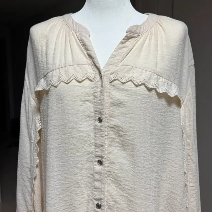 [BUNJANG] Nice Claup Ivory Lace Blouse / 나이스클라우프(Nice Claup) 아이보리 레이스 장식 블라우스