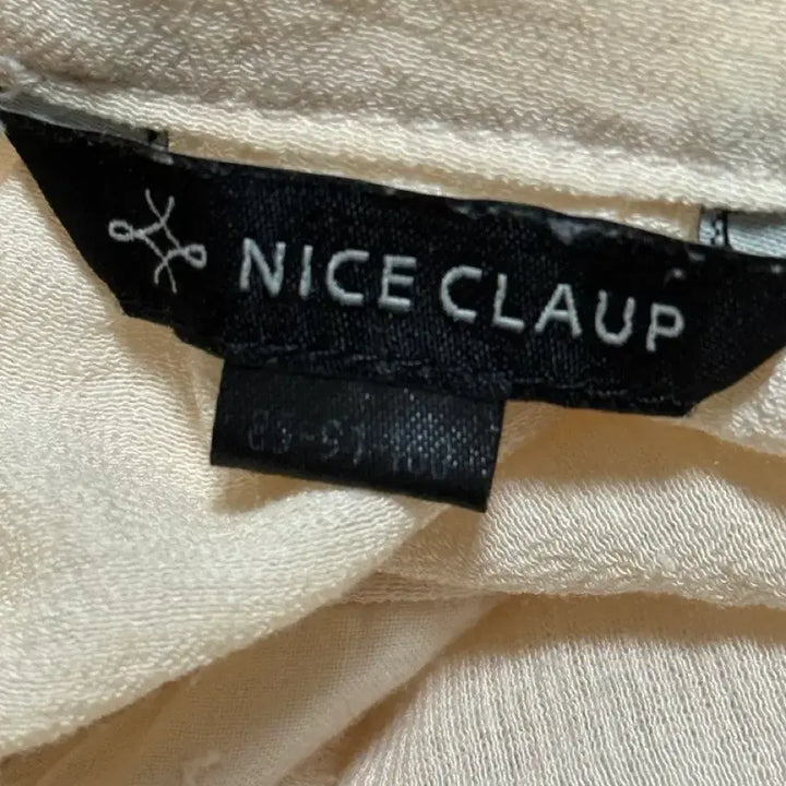 [BUNJANG] Nice Claup Ivory Lace Blouse / 나이스클라우프(Nice Claup) 아이보리 레이스 장식 블라우스