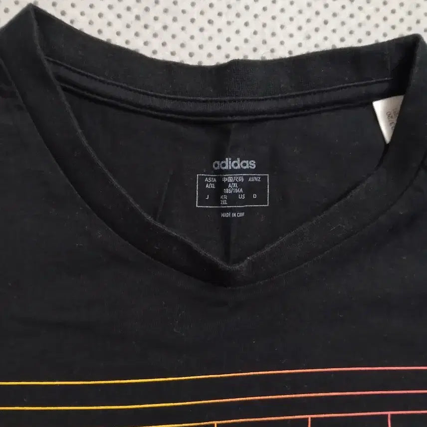 [BUNJANG] Adidas Black Graphic Short Sleeve T-Shirt / 아디다스 블랙 그래픽 반팔 티셔츠
