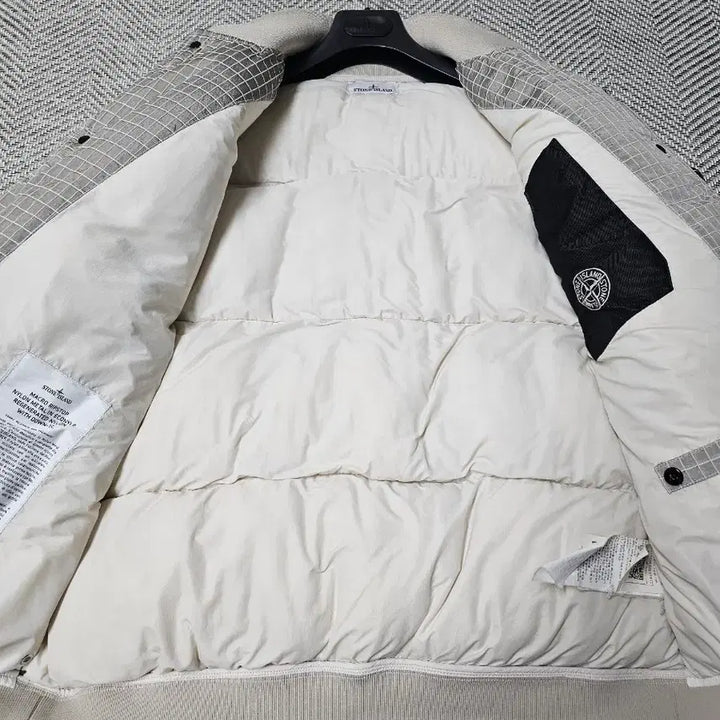 [SOLD OUT] 스톤아일랜드 매크로 립스탁 나일론 메탈 다운 자켓