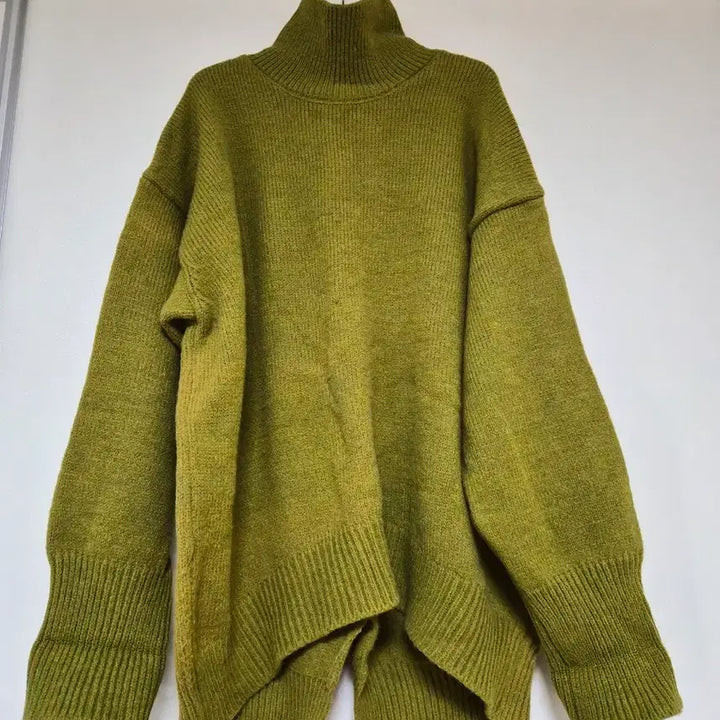 [BUNJANG] Olive Turtleneck Loose Fit Knit Sweater / 올리브색 터틀넥 루즈핏 니트