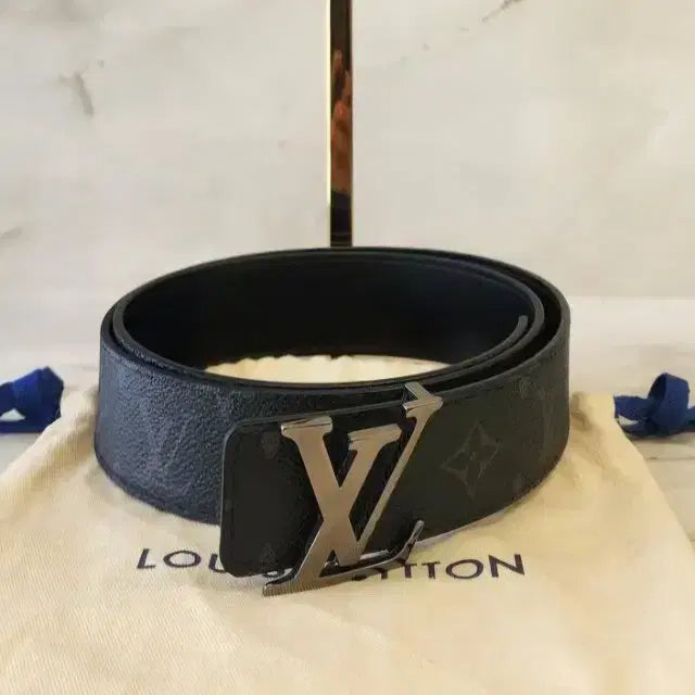 [SOLD OUT] 루이비통 LV 이니셜 모노그램 이클립스 리버시블 양면 남성벨트 M9043