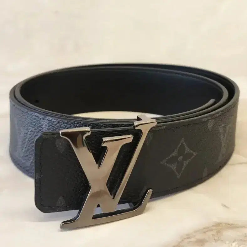 [SOLD OUT] 루이비통 LV 이니셜 모노그램 이클립스 리버시블 양면 남성벨트 M9043