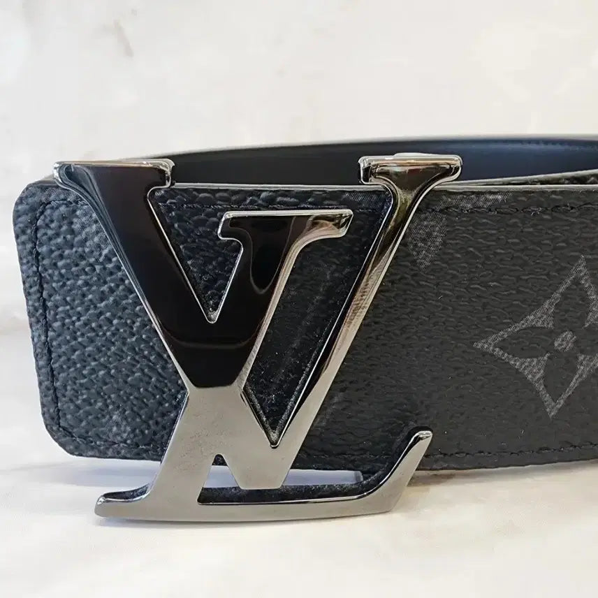 [SOLD OUT] 루이비통 LV 이니셜 모노그램 이클립스 리버시블 양면 남성벨트 M9043